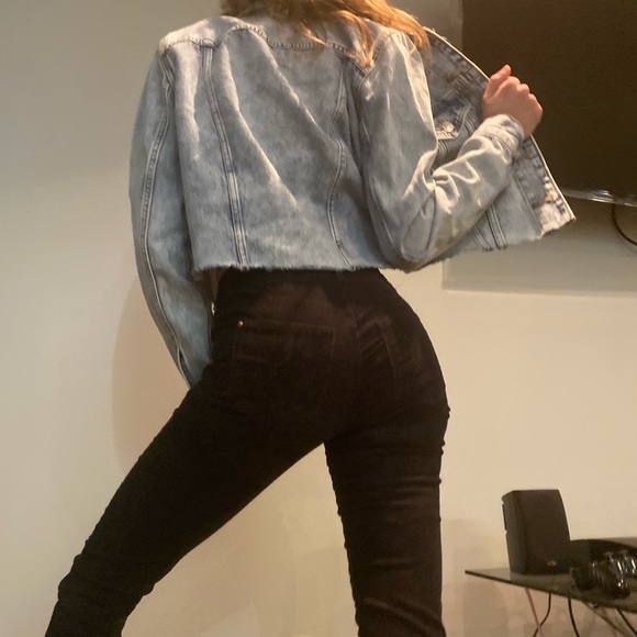 Slightly oversized acid wash jean jacket - Picture 4 of 5